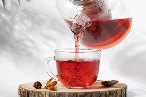 7 “hidden” benefits of drinking hibiscus tea every day